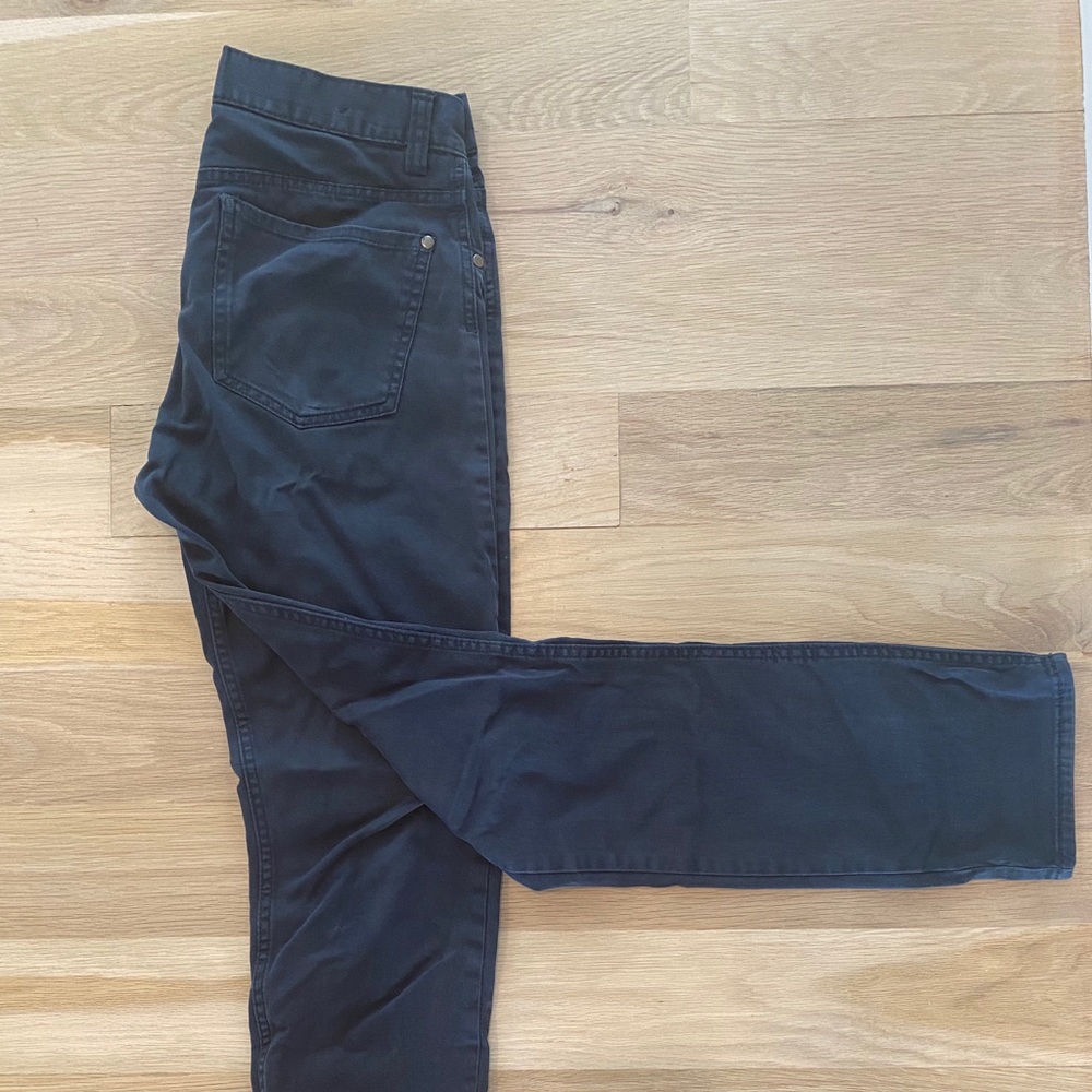 H&M men’s navy chinos, size 29 waist. Slim fit.